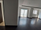 Luminoso apartamento en venta, de 109 m2, ubicado en el nivel bajo del Edificio Catania, de Zona 14, con lobby, garita de ingreso, un espacio de 73.10 m2 de terraza, gimnasio, patio con parque infantil, salón social y área de pet friendly.
