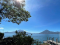 Atractivo terreno en venta, ubicado en Jaibalito, a solo 50 metros del lago de Atitlán, en un vecindario agradable. Este lote se encuentra en la ladera de una colina y cuenta con impresionantes vistas de los volcanes y del atardecer sobre el lago.