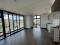 Hermoso apartamento a estrenar en venta, ubicado en la exclusiva Zona 10 de Ciudad de Guatemala. Este apartamento se encuentra en el nivel 7 del edificio y cuenta con un área de 80 metros cuadrados, además de incluir 2 parqueos.