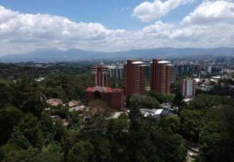 Se vende terreno amplio en Zona 18 - Miniatura 6