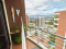 AcBienes Raíces, vende apartamento completamente remodelado con 164 m2 habitables. Ubicado en Edificio Vivaldi, Ciudad Guatemala. Cuenta con llamativos diseños de construcción, 3 habitaciones, 2.5 baños y un balcón con vista hacia los volcanes.