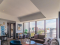 Lujoso apartamento en venta, de 86 m2, ubicado en uno de los mejores Edificios del sector, Tres 15, en Zona 13, con hermosas vistas de la ciudad, balcón, 2 habitaciones, 2 baños y 2 puestos de estacionamiento.