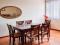Amoblado y equipado, se vende cómodo apartamento con excelente ubicación, en diagonal 6, zona 10; 73 m2; 1 dormitorio; 1 baño; amplia ventana panorámica, pisos de parquet; cocina equipada y línea blanca; 1 parqueo techado. Precio de venta: $ 130,000
