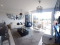 Elegante apartamento en venta, de 90 m2, ubicado en prestigioso Edificio sobre el sector La Villa, en Zona 14, con cava de vinos, gimnasio, cocina social, sauna, jacuzzi, baby gym, spa, solárium, parque infantil, salón social y áreas verdes.